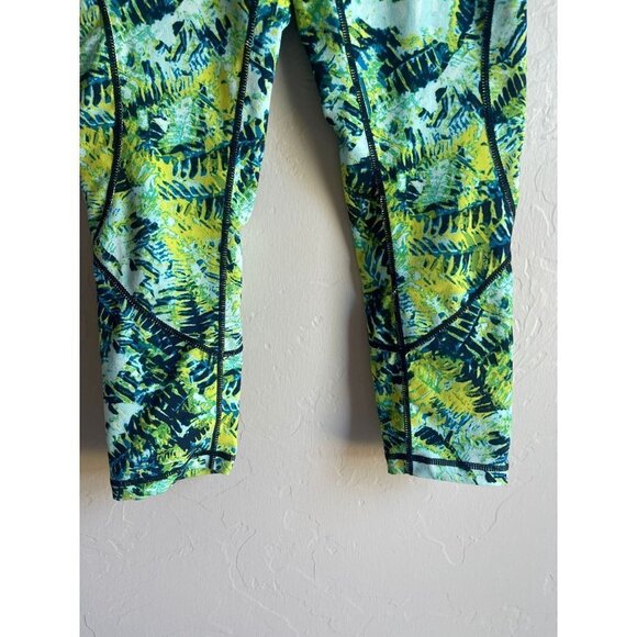 ZELLA Green Blue Leaf Print Tropical Vibrant Cropped Leggings Size XS Stretch - Picture 6 of 7